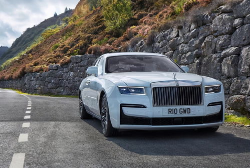 行政座駕新標(biāo)桿 4.8秒破百的藝術(shù)品內(nèi)飾，奔馳S級也難以企及